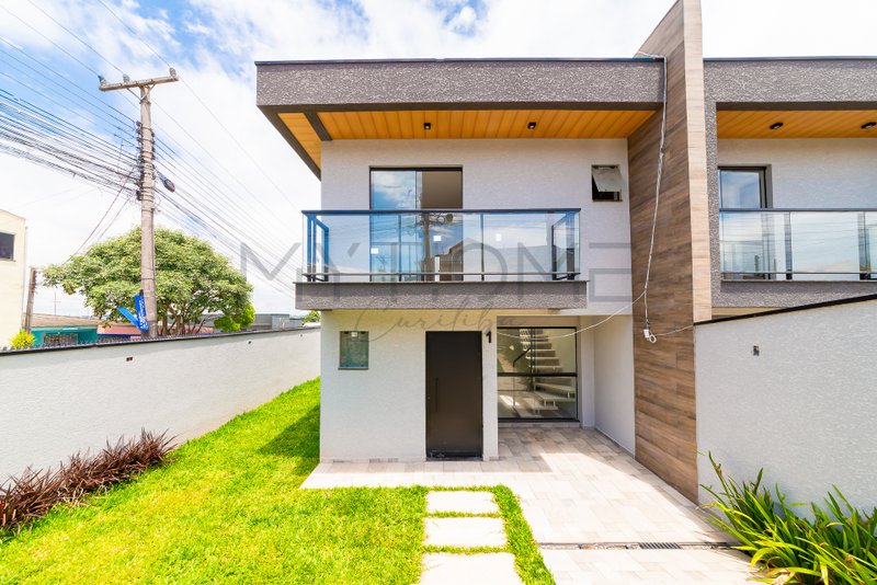 CASA &Agrave; VENDA NO ALTO BOQUEIR&Atilde;O COM 3 QUARTOS, 1 SU&Iacute;TE E QUINTAL Rua Expedicionário Bruno Estrifica Curitiba - 