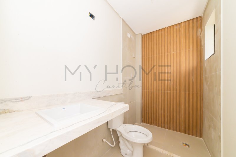 CASA &Agrave; VENDA NO ALTO BOQUEIR&Atilde;O COM 3 QUARTOS, 1 SU&Iacute;TE E QUINTAL Rua Expedicionário Bruno Estrifica Curitiba - 