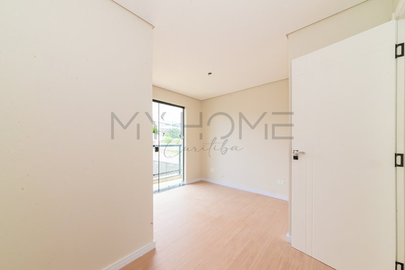 CASA &Agrave; VENDA NO ALTO BOQUEIR&Atilde;O COM 3 QUARTOS, 1 SU&Iacute;TE E QUINTAL Rua Expedicionário Bruno Estrifica Curitiba - 