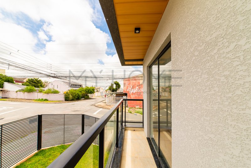 CASA &Agrave; VENDA NO ALTO BOQUEIR&Atilde;O COM 3 QUARTOS, 1 SU&Iacute;TE E QUINTAL Rua Expedicionário Bruno Estrifica Curitiba - 