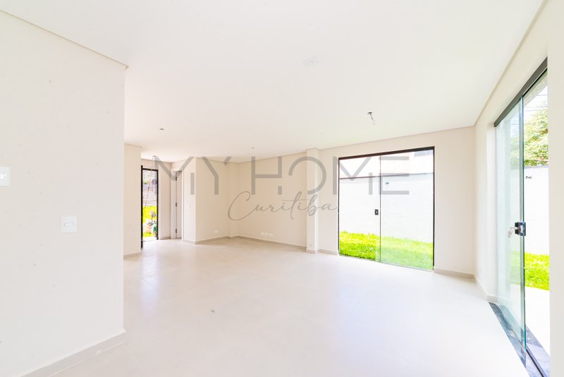 CASA &Agrave; VENDA NO ALTO BOQUEIR&Atilde;O COM 3 QUARTOS, 1 SU&Iacute;TE E QUINTAL Rua Expedicionário Bruno Estrifica Curitiba - 