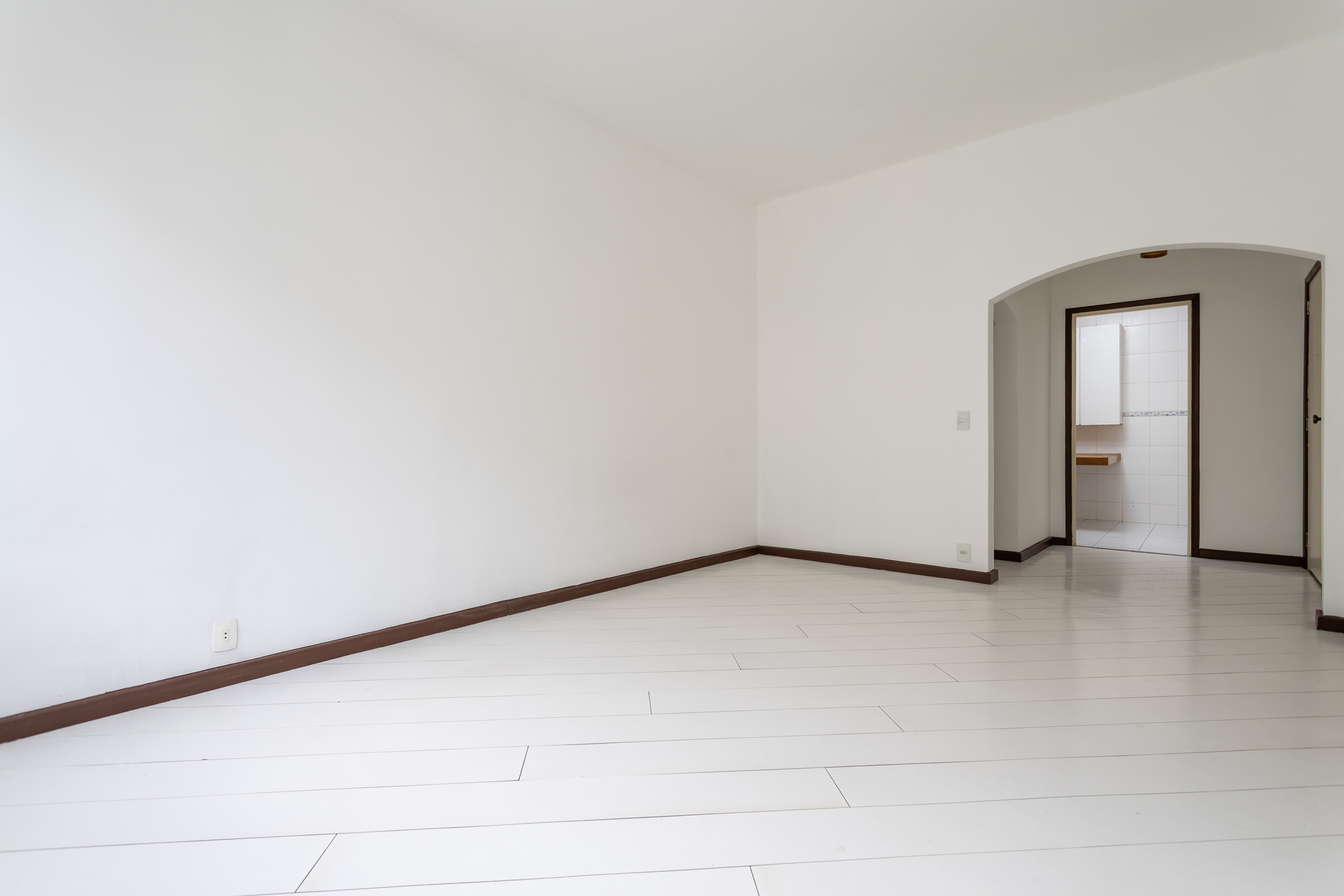 Apartamento de 2 quartos com &oacute;tima planta e garagem no Cosme Velho! Rua Cosme Velho Rio de Janeiro - 