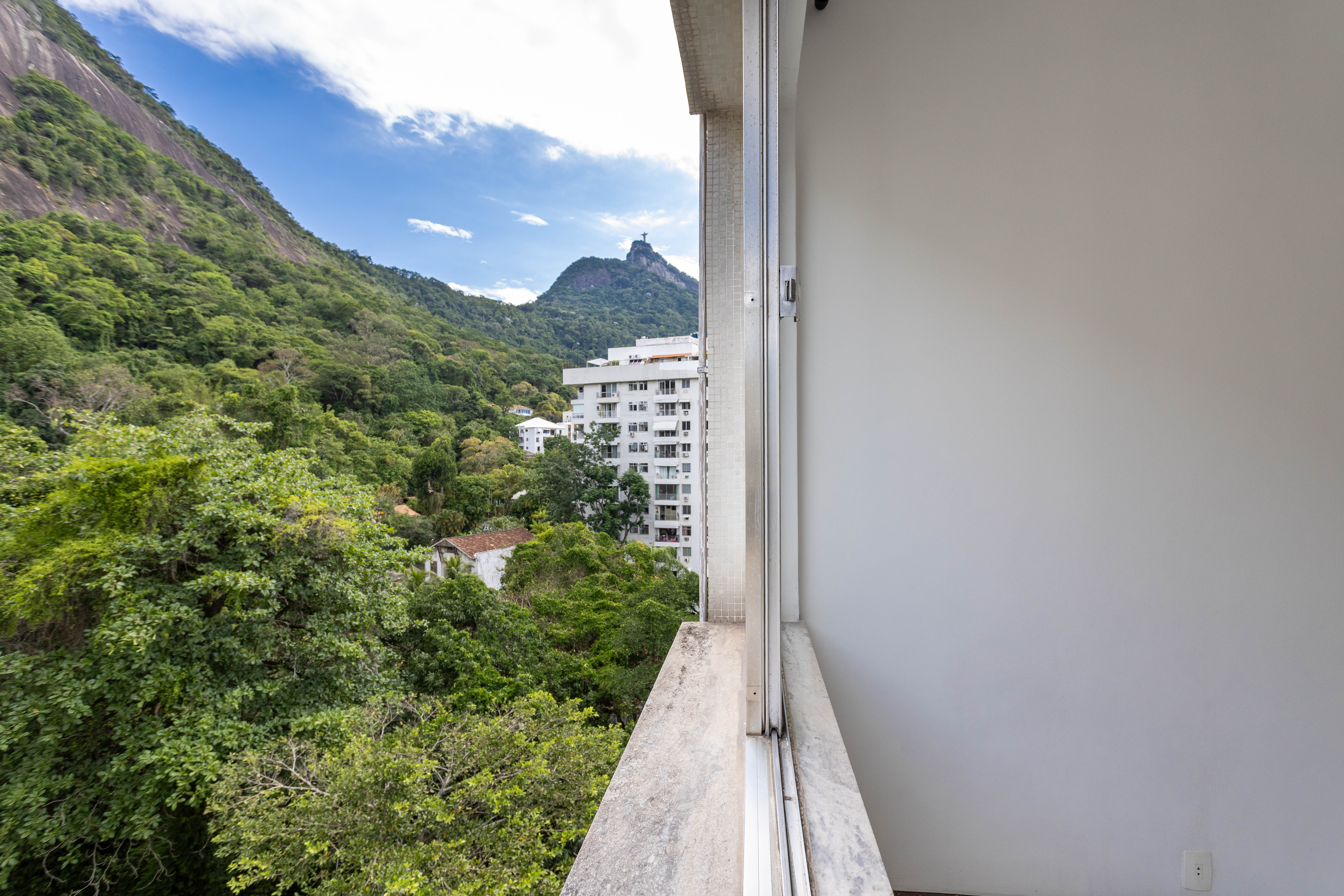 Apartamento de 2 quartos com &oacute;tima planta e garagem no Cosme Velho! Rua Cosme Velho Rio de Janeiro - 