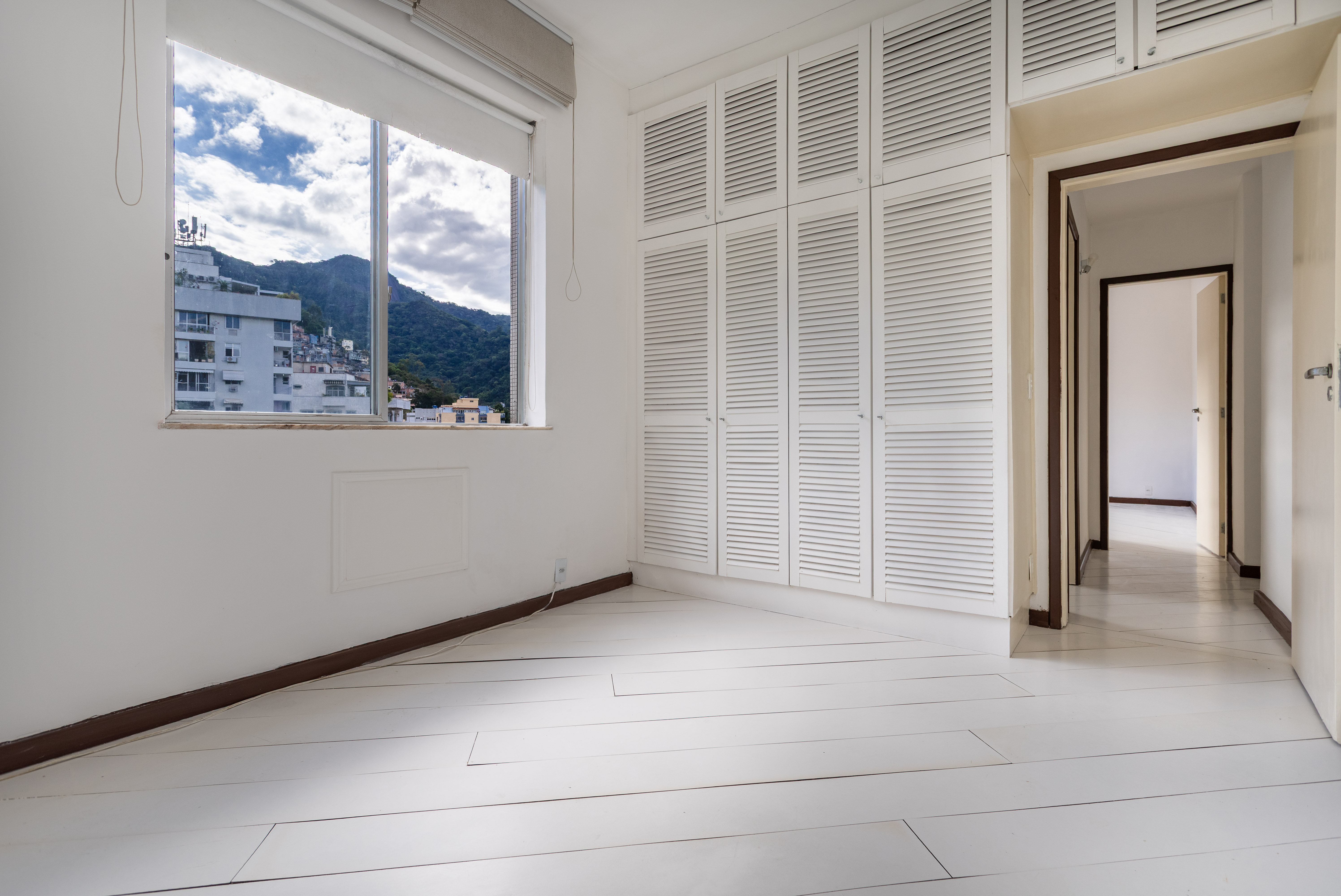 Apartamento de 2 quartos com &oacute;tima planta e garagem no Cosme Velho! Rua Cosme Velho Rio de Janeiro - 