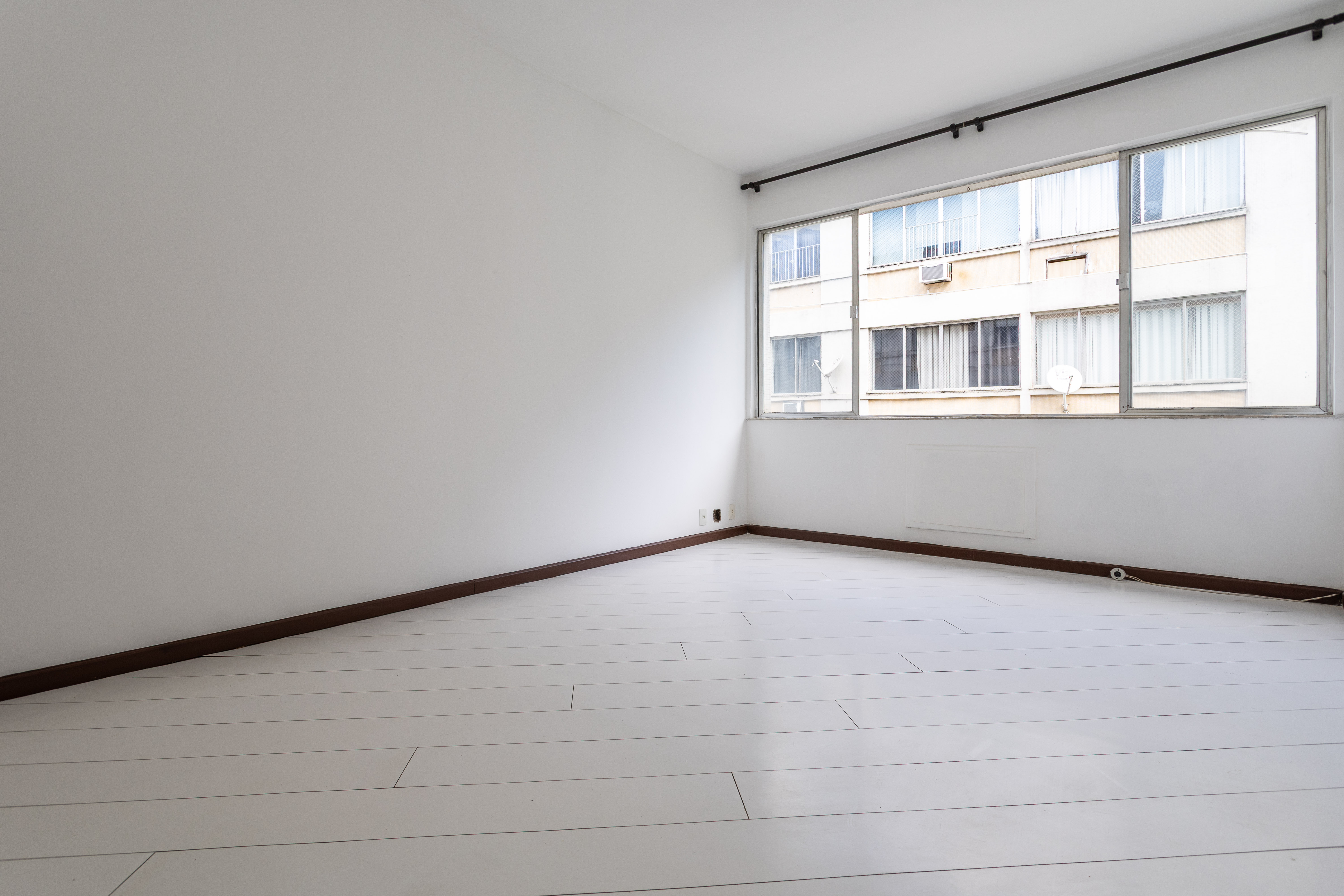 Apartamento de 2 quartos com &oacute;tima planta e garagem no Cosme Velho! Rua Cosme Velho Rio de Janeiro - 