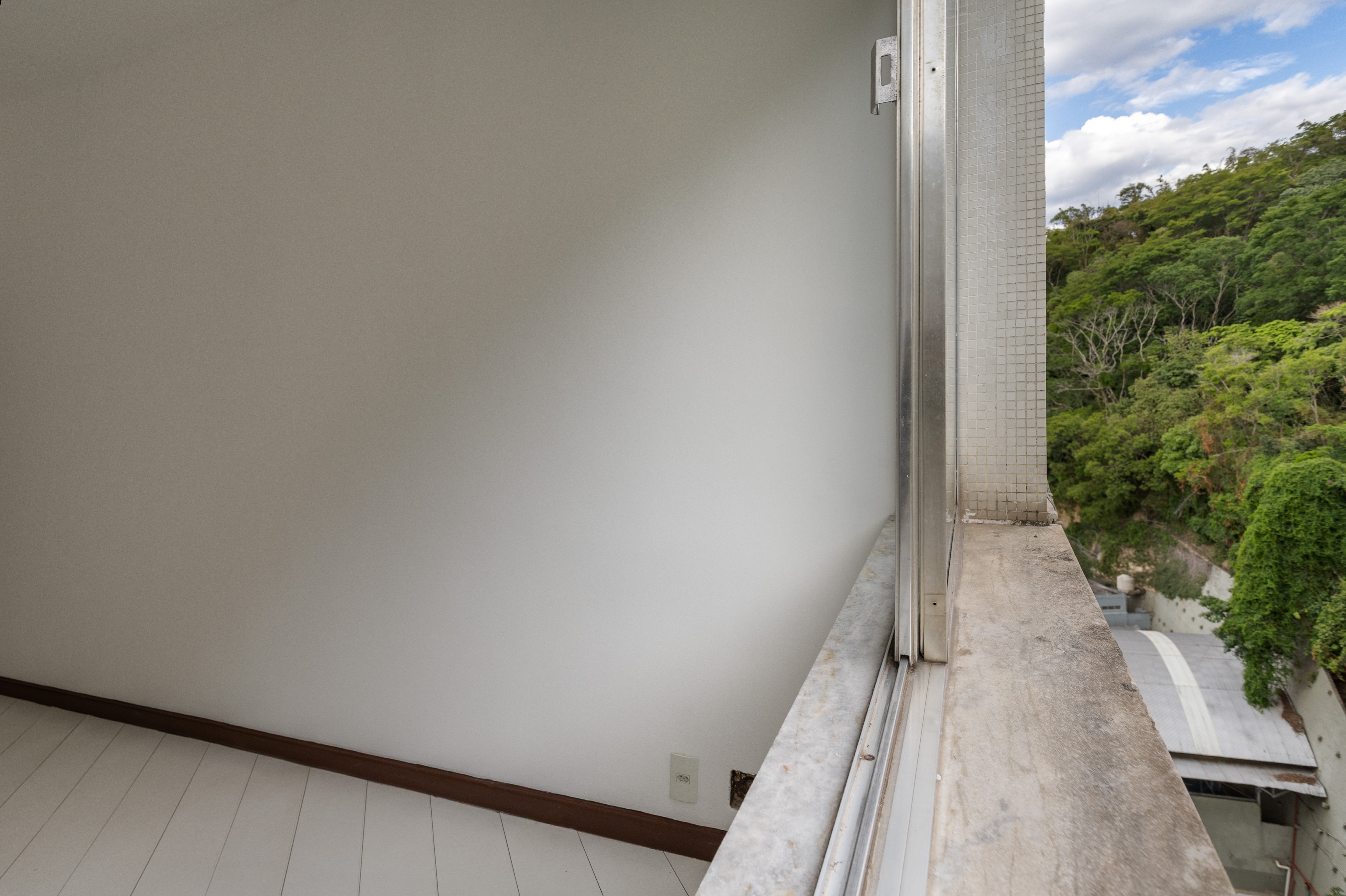 Apartamento de 2 quartos com &oacute;tima planta e garagem no Cosme Velho! Rua Cosme Velho Rio de Janeiro - 