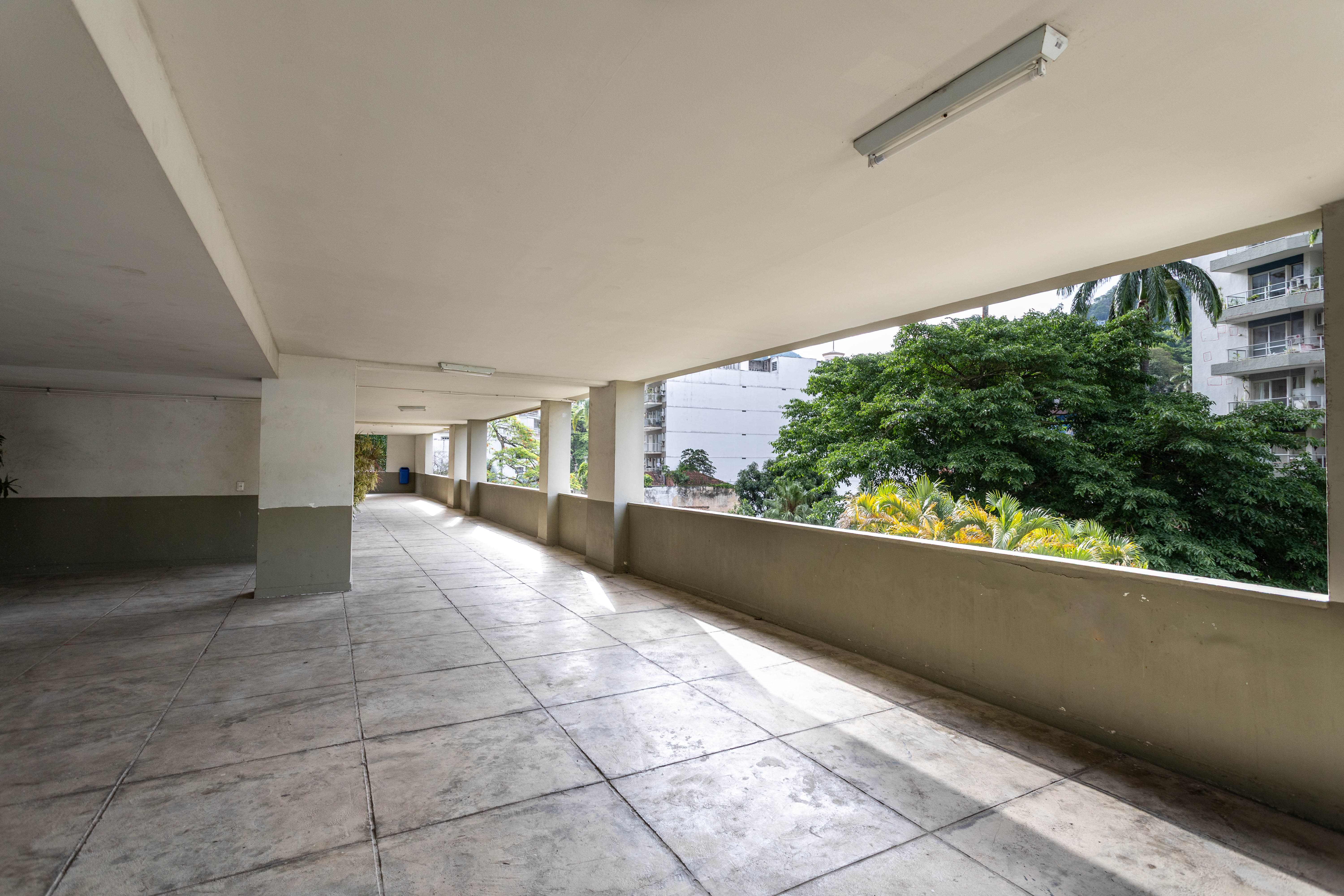 Apartamento de 2 quartos com &oacute;tima planta e garagem no Cosme Velho! Rua Cosme Velho Rio de Janeiro - 