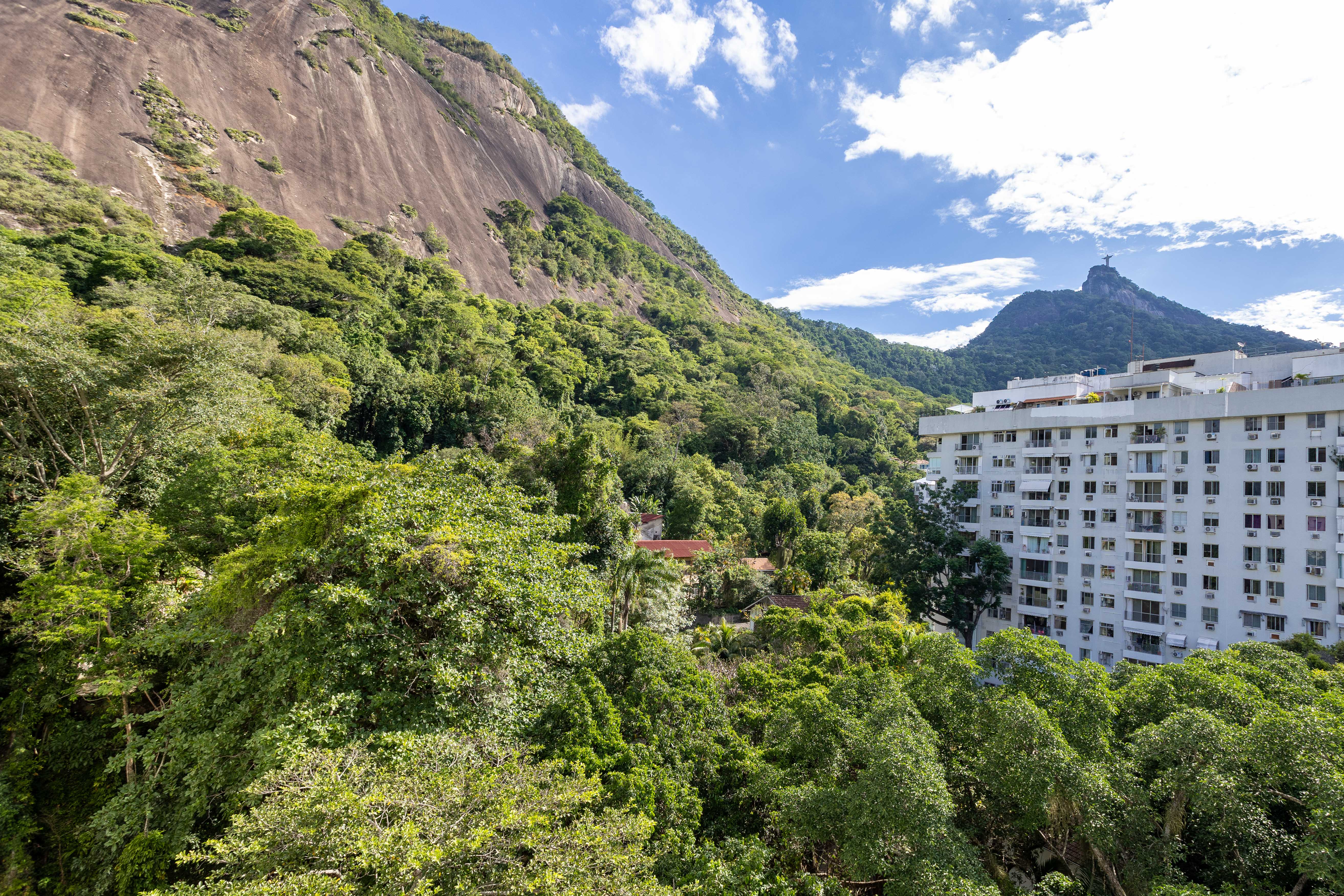 Apartamento de 2 quartos com &oacute;tima planta e garagem no Cosme Velho! Rua Cosme Velho Rio de Janeiro - 