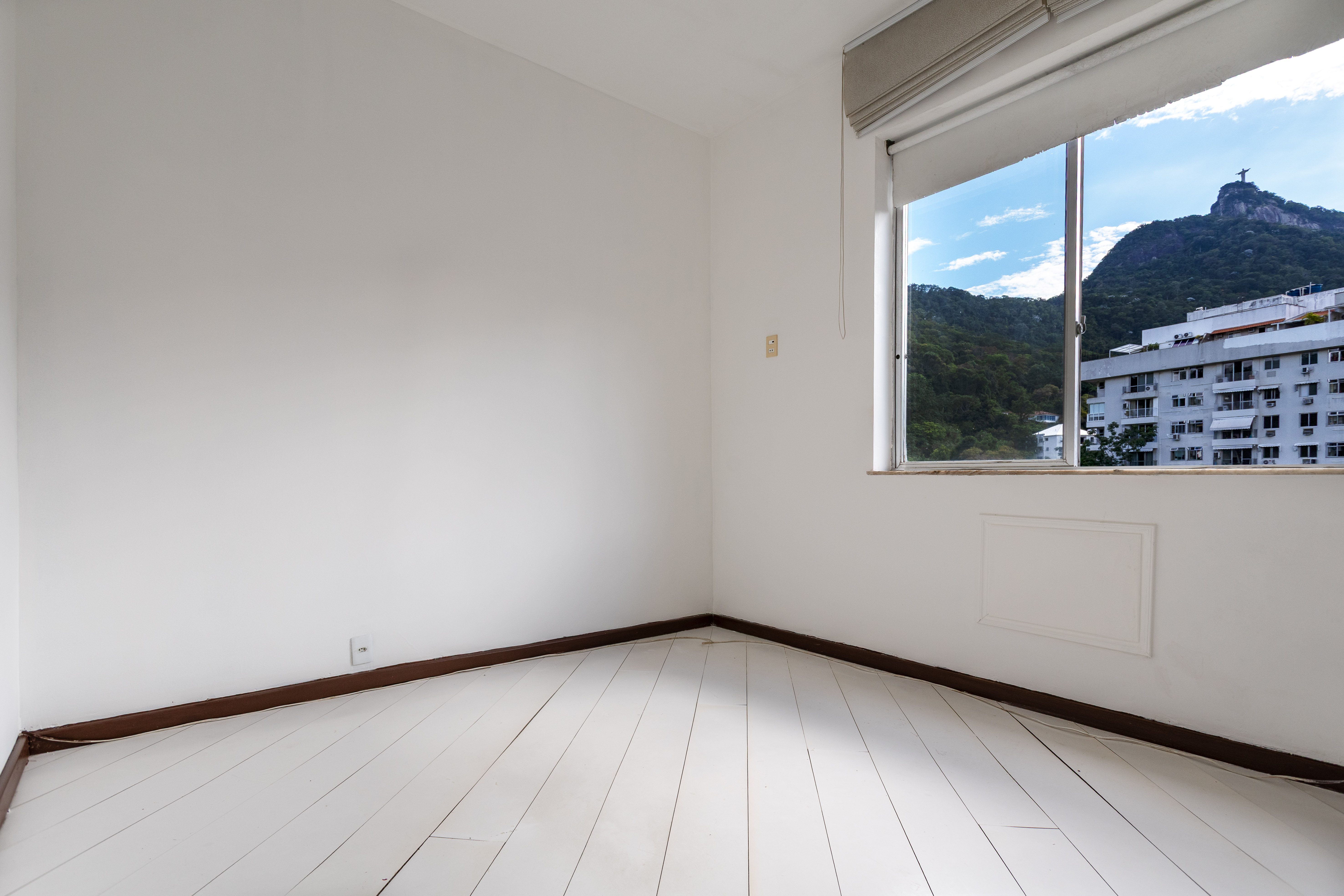 Apartamento de 2 quartos com &oacute;tima planta e garagem no Cosme Velho! Rua Cosme Velho Rio de Janeiro - 