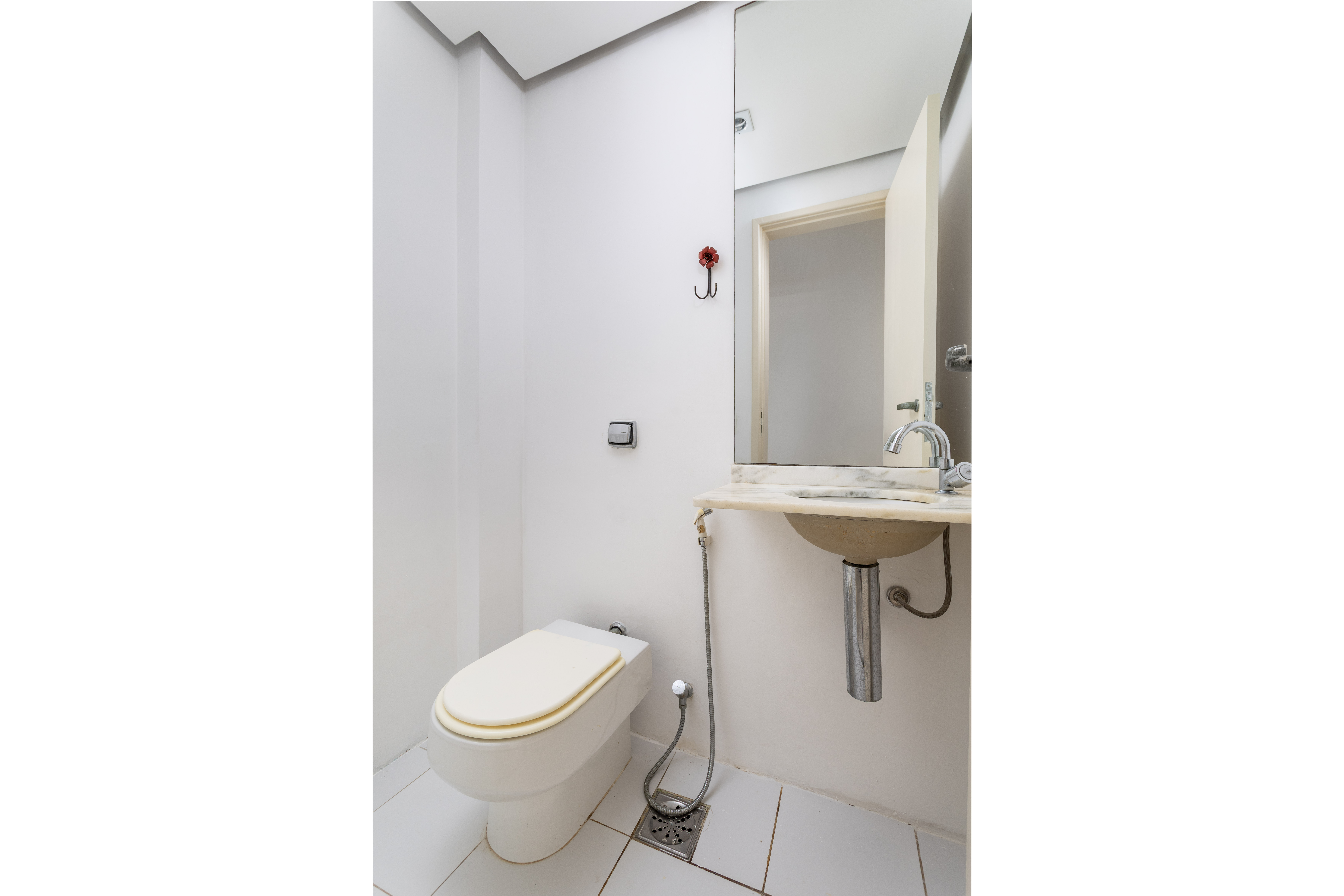 Apartamento de 2 quartos com &oacute;tima planta e garagem no Cosme Velho! Rua Cosme Velho Rio de Janeiro - 