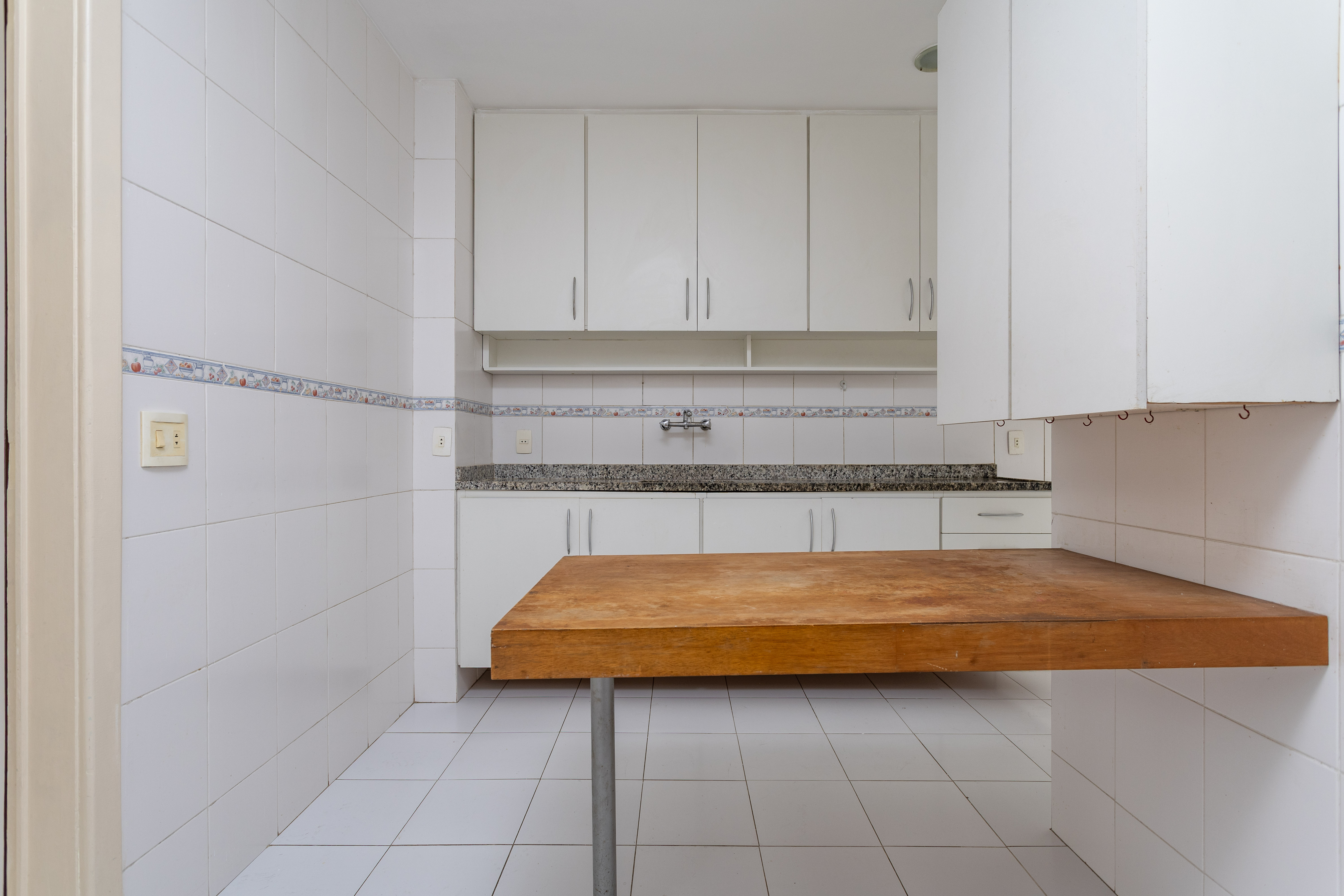 Apartamento de 2 quartos com &oacute;tima planta e garagem no Cosme Velho! Rua Cosme Velho Rio de Janeiro - 