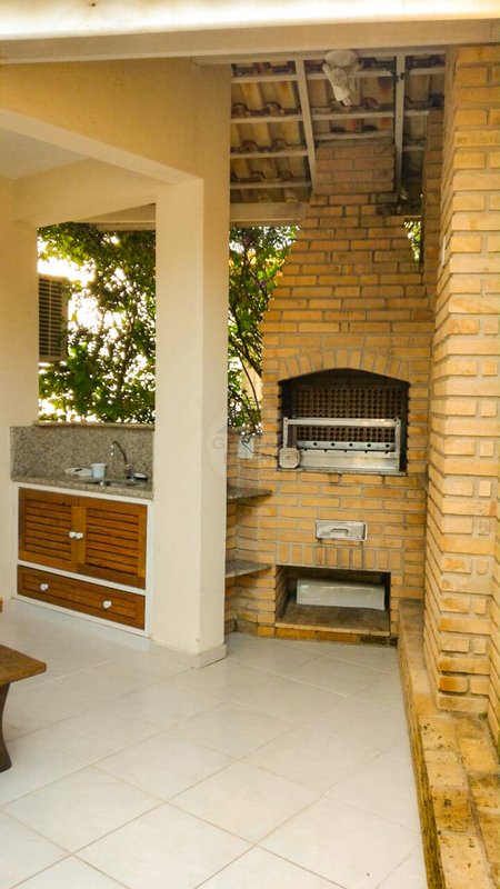 Casa aconchegante com 4 dormit&oacute;rios em Condom&iacute;nio com Piscina &ndash; Pr&oacute;xima ao Mar - LOCA&Ccedil;&Atilde;O  São Sebastião - 