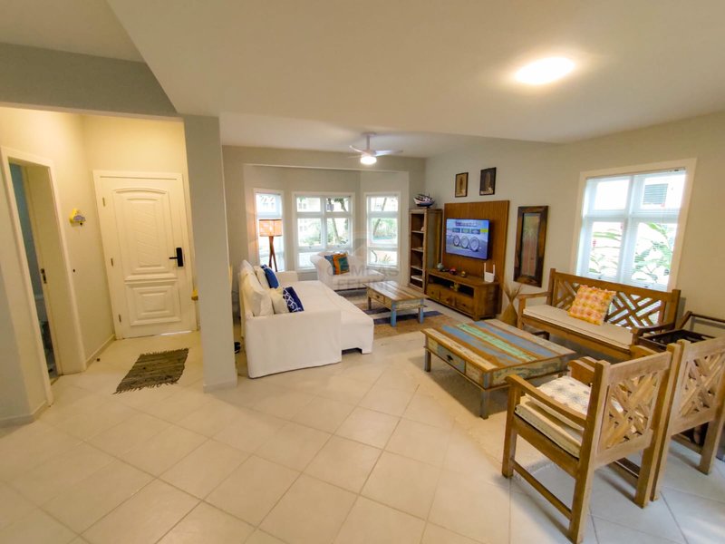 Casa aconchegante com 4 dormit&oacute;rios em Condom&iacute;nio com Piscina &ndash; Pr&oacute;xima ao Mar - LOCA&Ccedil;&Atilde;O  São Sebastião - 