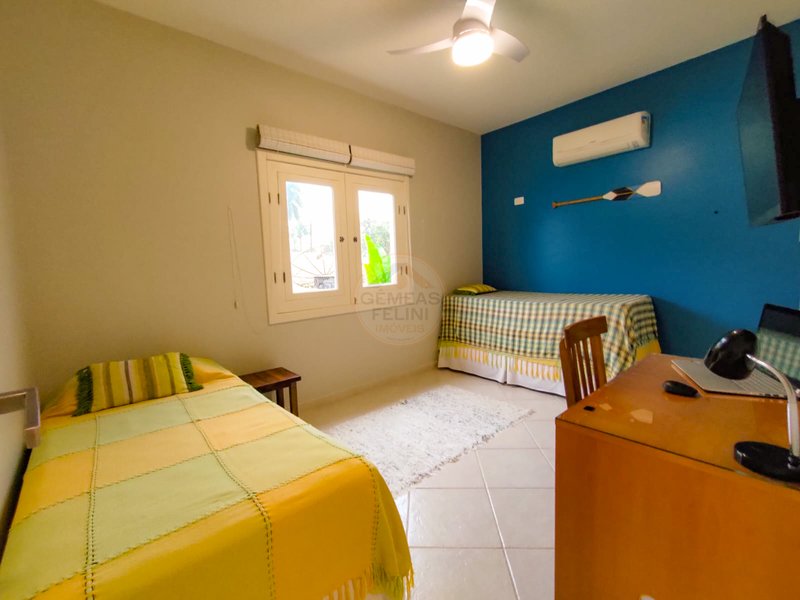 Casa aconchegante com 4 dormit&oacute;rios em Condom&iacute;nio com Piscina &ndash; Pr&oacute;xima ao Mar - LOCA&Ccedil;&Atilde;O  São Sebastião - 