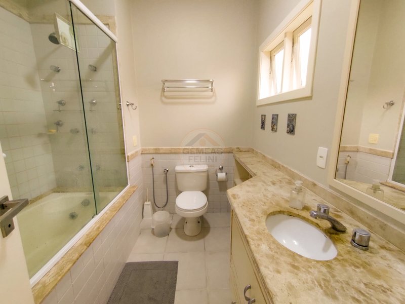 Casa aconchegante com 4 dormit&oacute;rios em Condom&iacute;nio com Piscina &ndash; Pr&oacute;xima ao Mar - LOCA&Ccedil;&Atilde;O  São Sebastião - 