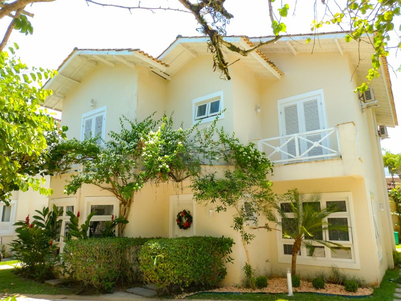 Casa aconchegante com 4 dormit&oacute;rios em Condom&iacute;nio com Piscina &ndash; Pr&oacute;xima ao Mar - LOCA&Ccedil;&Atilde;O  São Sebastião - 