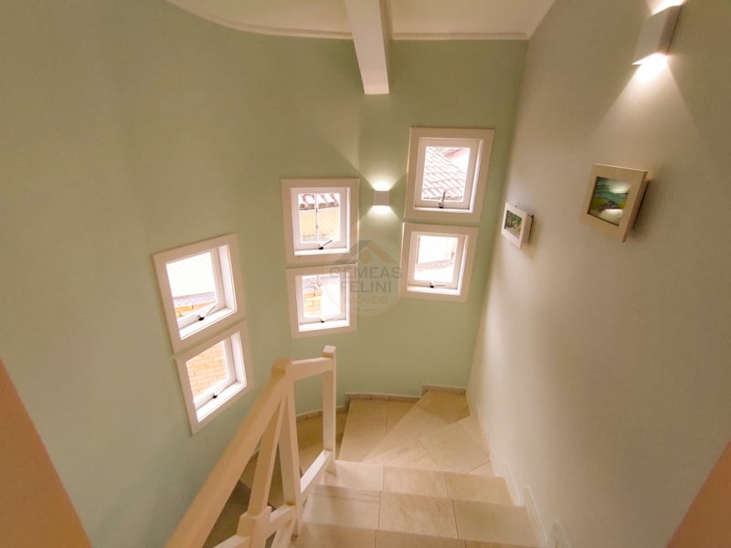 Casa aconchegante com 4 dormit&oacute;rios em Condom&iacute;nio com Piscina &ndash; Pr&oacute;xima ao Mar - LOCA&Ccedil;&Atilde;O  São Sebastião - 