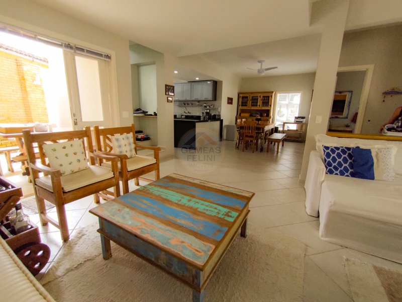 Casa aconchegante com 4 dormit&oacute;rios em Condom&iacute;nio com Piscina &ndash; Pr&oacute;xima ao Mar - LOCA&Ccedil;&Atilde;O  São Sebastião - 