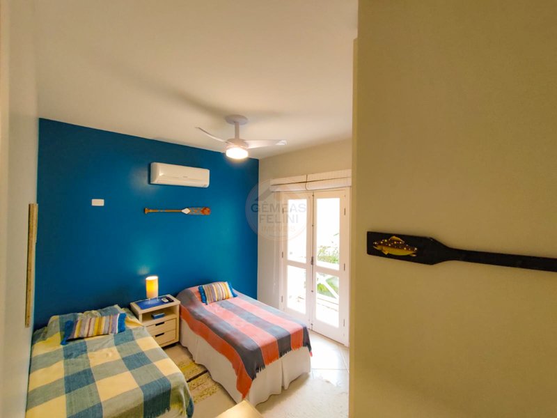 Casa aconchegante com 4 dormit&oacute;rios em Condom&iacute;nio com Piscina &ndash; Pr&oacute;xima ao Mar - LOCA&Ccedil;&Atilde;O  São Sebastião - 