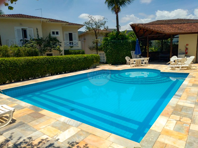 Casa aconchegante com 4 dormit&oacute;rios em Condom&iacute;nio com Piscina &ndash; Pr&oacute;xima ao Mar - LOCA&Ccedil;&Atilde;O  São Sebastião - 