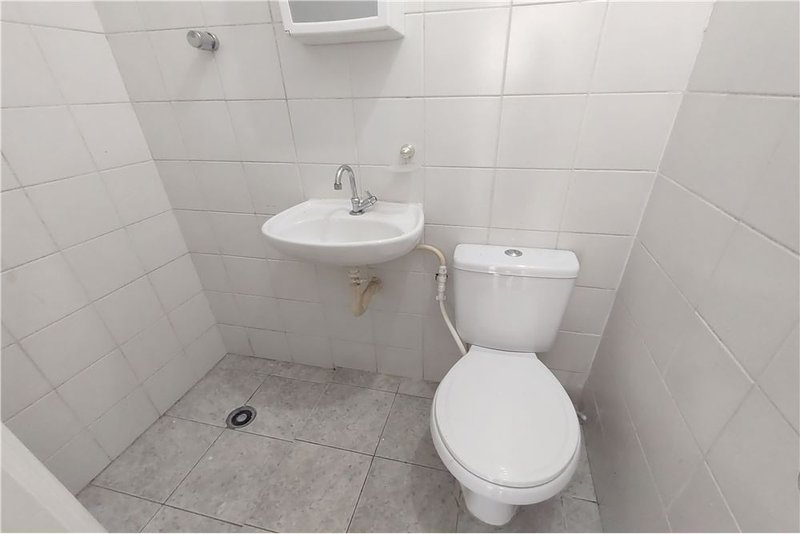 Casa T&eacute;rrea &agrave; Venda - 216m - R$ 420.000 - Totalmente Reformada - Vila Carvalho - Sorocaba Rua Voluntários da Pátria Sorocaba - 