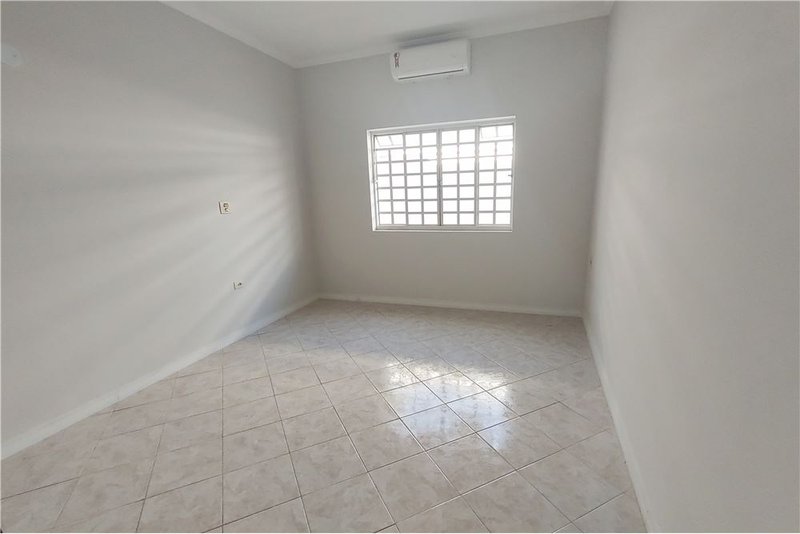 Casa T&eacute;rrea &agrave; Venda - 216m - R$ 420.000 - Totalmente Reformada - Vila Carvalho - Sorocaba Rua Voluntários da Pátria Sorocaba - 