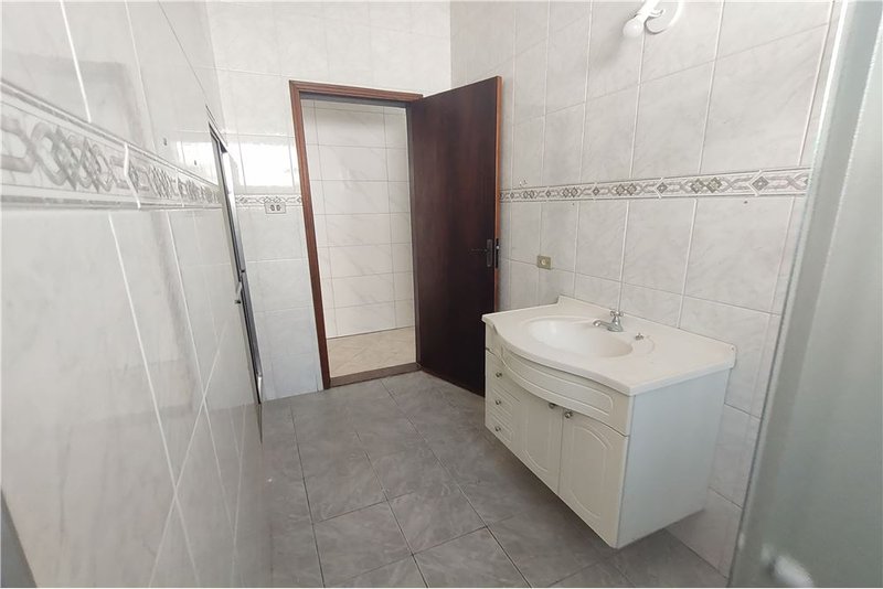 Casa T&eacute;rrea &agrave; Venda - 216m - R$ 420.000 - Totalmente Reformada - Vila Carvalho - Sorocaba Rua Voluntários da Pátria Sorocaba - 