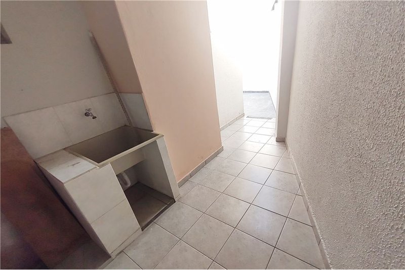 Casa T&eacute;rrea &agrave; Venda - 216m - R$ 420.000 - Totalmente Reformada - Vila Carvalho - Sorocaba Rua Voluntários da Pátria Sorocaba - 