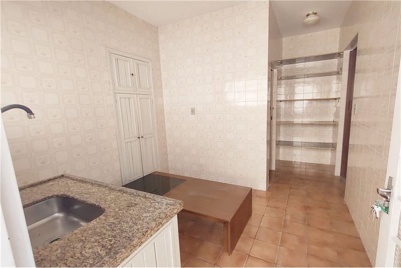 Casa T&eacute;rrea &agrave; Venda - 216m - R$ 420.000 - Totalmente Reformada - Vila Carvalho - Sorocaba Rua Voluntários da Pátria Sorocaba - 