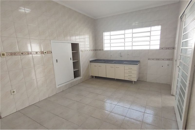 Casa T&eacute;rrea &agrave; Venda - 216m - R$ 420.000 - Totalmente Reformada - Vila Carvalho - Sorocaba Rua Voluntários da Pátria Sorocaba - 