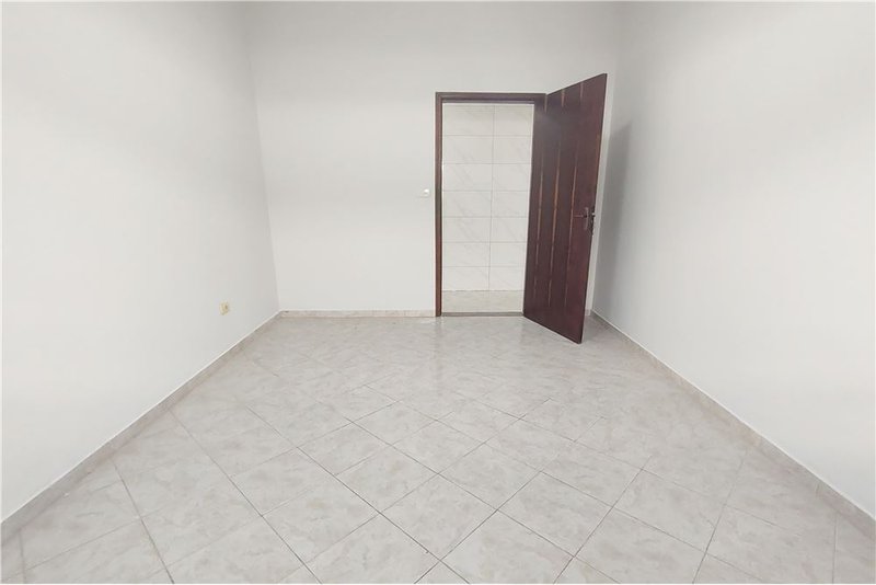 Casa T&eacute;rrea &agrave; Venda - 216m - R$ 420.000 - Totalmente Reformada - Vila Carvalho - Sorocaba Rua Voluntários da Pátria Sorocaba - 