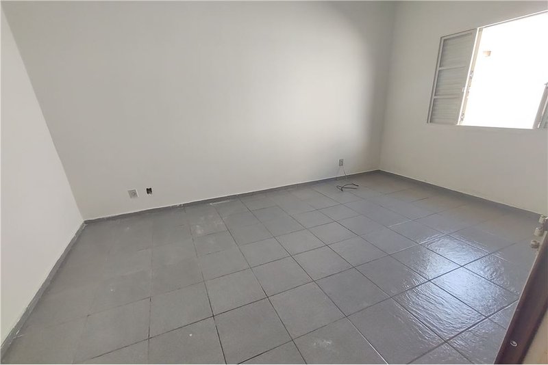 Casa T&eacute;rrea &agrave; Venda - 216m - R$ 420.000 - Totalmente Reformada - Vila Carvalho - Sorocaba Rua Voluntários da Pátria Sorocaba - 