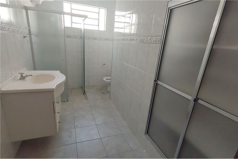 Casa T&eacute;rrea &agrave; Venda - 216m - R$ 420.000 - Totalmente Reformada - Vila Carvalho - Sorocaba Rua Voluntários da Pátria Sorocaba - 