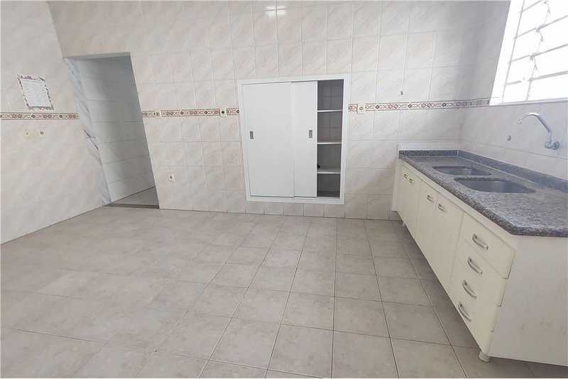 Casa T&eacute;rrea &agrave; Venda - 216m - R$ 420.000 - Totalmente Reformada - Vila Carvalho - Sorocaba Rua Voluntários da Pátria Sorocaba - 