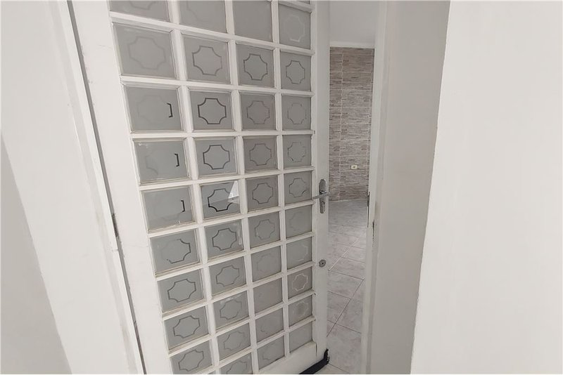 Casa T&eacute;rrea &agrave; Venda - 216m - R$ 420.000 - Totalmente Reformada - Vila Carvalho - Sorocaba Rua Voluntários da Pátria Sorocaba - 