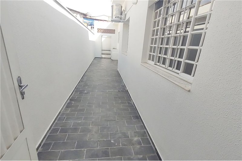 Casa T&eacute;rrea &agrave; Venda - 216m - R$ 420.000 - Totalmente Reformada - Vila Carvalho - Sorocaba Rua Voluntários da Pátria Sorocaba - 