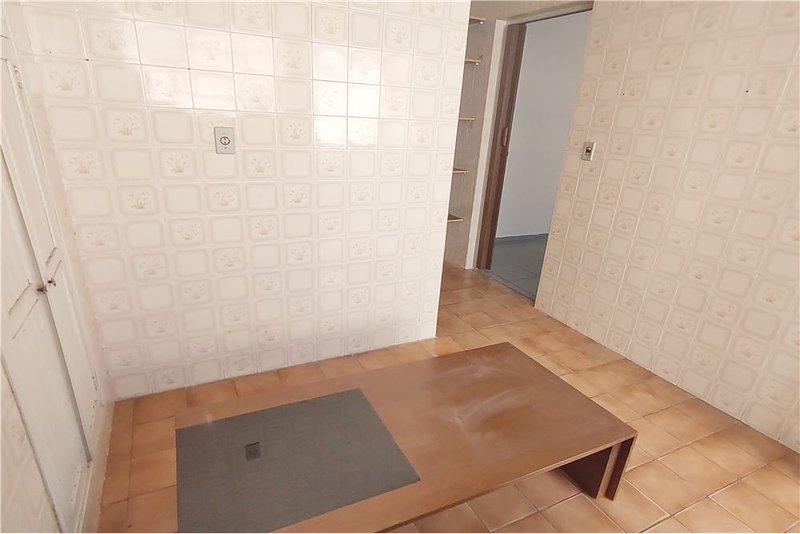 Casa T&eacute;rrea &agrave; Venda - 216m - R$ 420.000 - Totalmente Reformada - Vila Carvalho - Sorocaba Rua Voluntários da Pátria Sorocaba - 