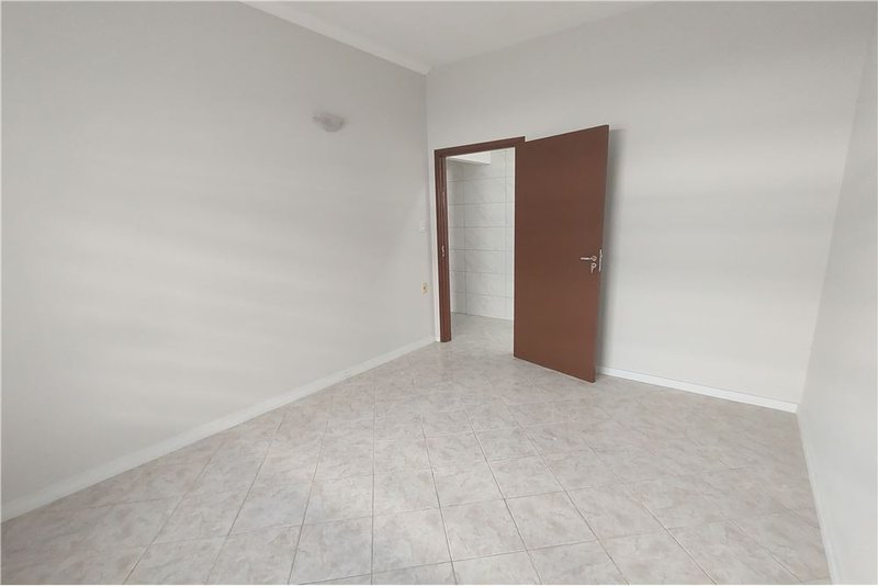 Casa T&eacute;rrea &agrave; Venda - 216m - R$ 420.000 - Totalmente Reformada - Vila Carvalho - Sorocaba Rua Voluntários da Pátria Sorocaba - 