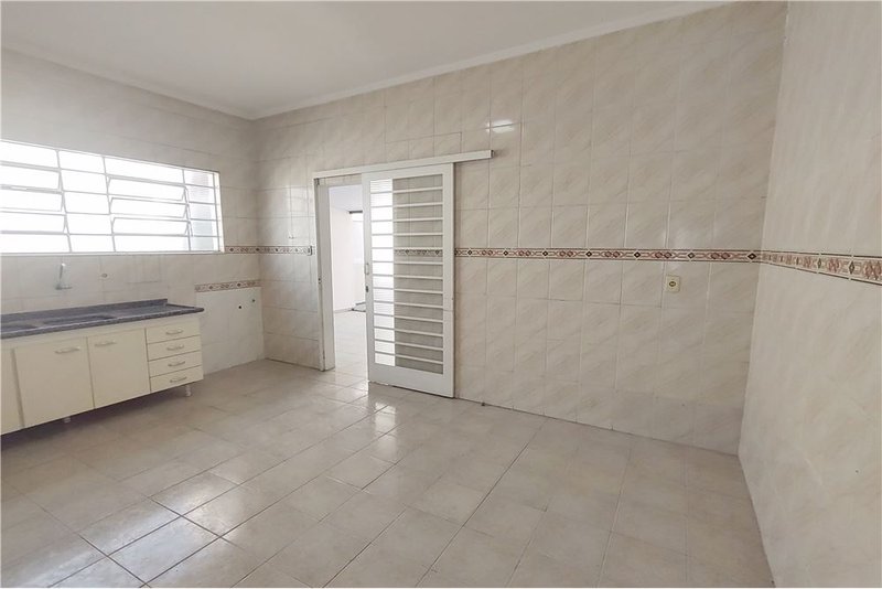Casa T&eacute;rrea &agrave; Venda - 216m - R$ 420.000 - Totalmente Reformada - Vila Carvalho - Sorocaba Rua Voluntários da Pátria Sorocaba - 