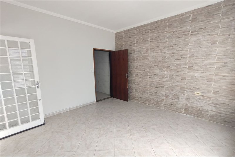 Casa T&eacute;rrea &agrave; Venda - 216m - R$ 420.000 - Totalmente Reformada - Vila Carvalho - Sorocaba Rua Voluntários da Pátria Sorocaba - 