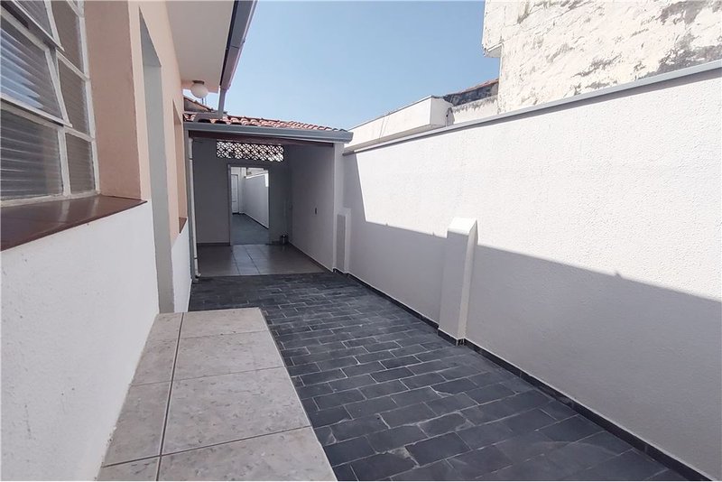 Casa T&eacute;rrea &agrave; Venda - 216m - R$ 420.000 - Totalmente Reformada - Vila Carvalho - Sorocaba Rua Voluntários da Pátria Sorocaba - 