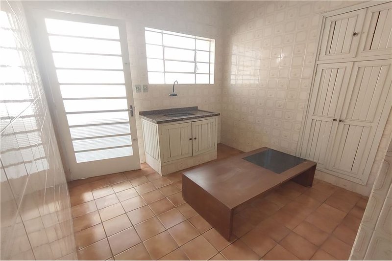 Casa T&eacute;rrea &agrave; Venda - 216m - R$ 420.000 - Totalmente Reformada - Vila Carvalho - Sorocaba Rua Voluntários da Pátria Sorocaba - 