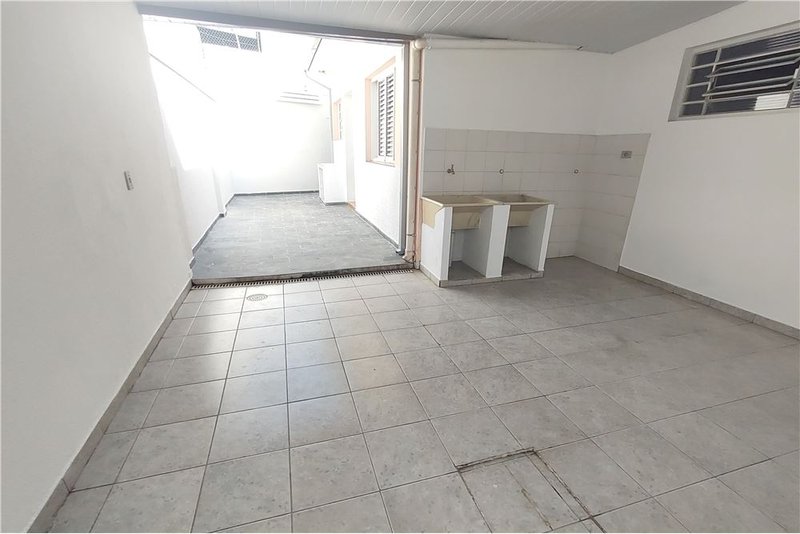 Casa T&eacute;rrea &agrave; Venda - 216m - R$ 420.000 - Totalmente Reformada - Vila Carvalho - Sorocaba Rua Voluntários da Pátria Sorocaba - 