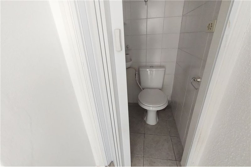 Casa T&eacute;rrea &agrave; Venda - 216m - R$ 420.000 - Totalmente Reformada - Vila Carvalho - Sorocaba Rua Voluntários da Pátria Sorocaba - 