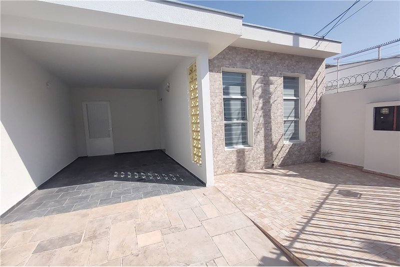 Casa T&eacute;rrea &agrave; Venda - 216m - R$ 420.000 - Totalmente Reformada - Vila Carvalho - Sorocaba Rua Voluntários da Pátria Sorocaba - 