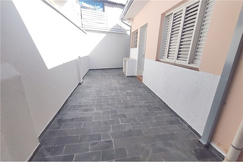 Casa T&eacute;rrea &agrave; Venda - 216m - R$ 420.000 - Totalmente Reformada - Vila Carvalho - Sorocaba Rua Voluntários da Pátria Sorocaba - 