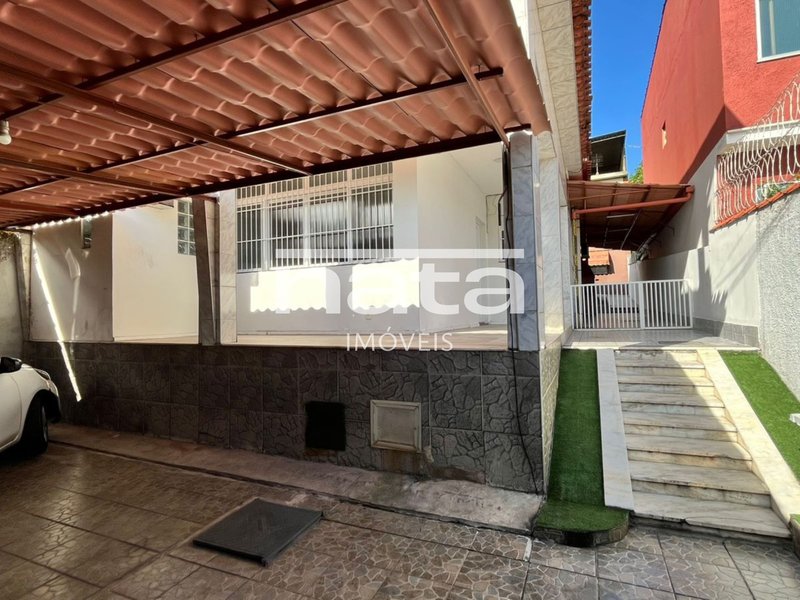 Im&oacute;vel &agrave; venda &ndash; Duas casas no mesmo terreno &ndash; Centro de Duque de Caxias Rua Odete Costa Barros Duque de Caxias - 