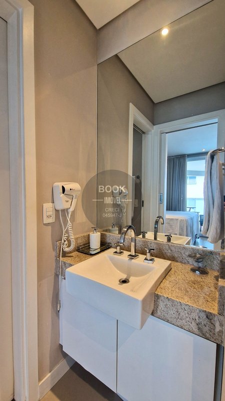 Apartamento para viver o Sonho de Morar na Quadra da Praia!   Av. Mal. Floriano Peixoto Santos - 