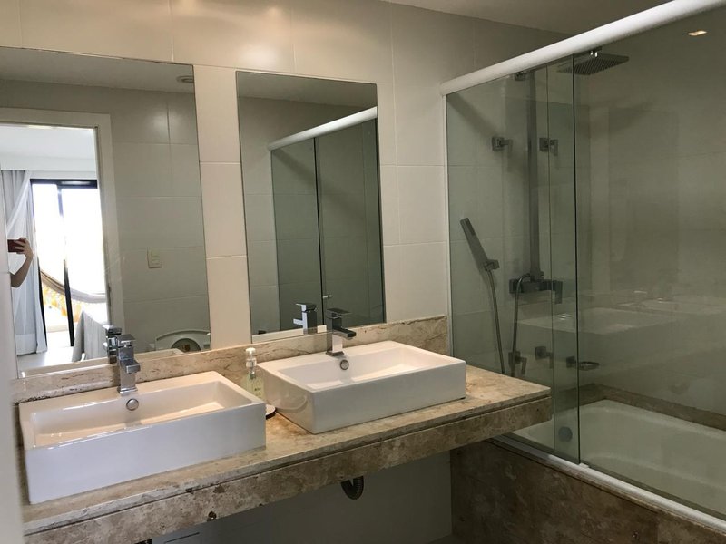 4 QUARTOS OPORTUNIDADE &Uacute;NICA NO IBEROSTATE PRAIA DO FORTE CONDOMINIO PISCINA &Agrave; VENDA! Rodovia BA 099, km 56 MATA DE SÃO JOÃO - 