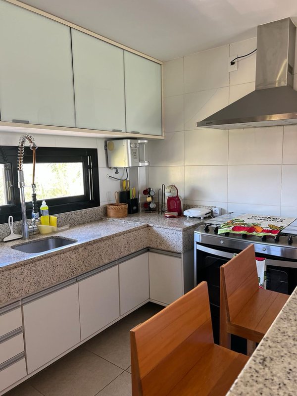 4 QUARTOS OPORTUNIDADE &Uacute;NICA NO IBEROSTATE PRAIA DO FORTE CONDOMINIO PISCINA &Agrave; VENDA! Rodovia BA 099, km 56 MATA DE SÃO JOÃO - 